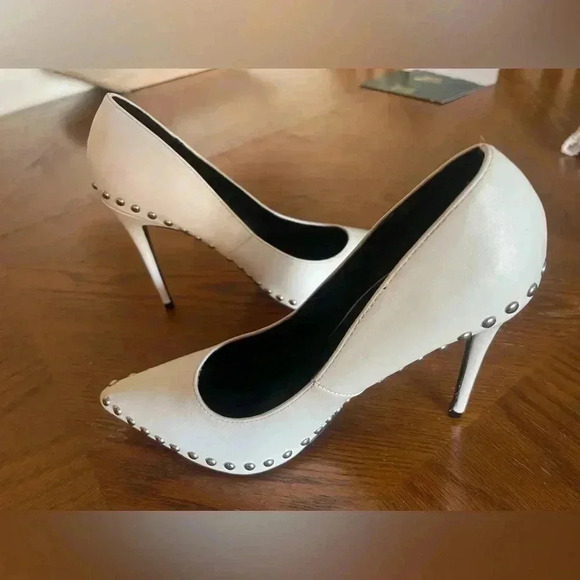 Wild Diva Lounge Studded pointed heels shoes. Little mark on the heal. S… - Picture 11 of 14